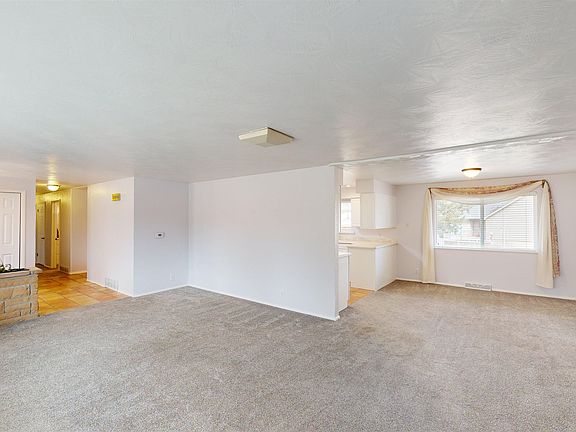 4th image of 702 Galaxy Dr