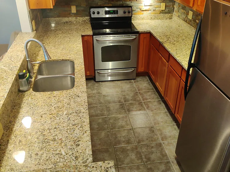 Kitchen - granite counters