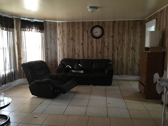 4th image of 4634 Henry Ave
