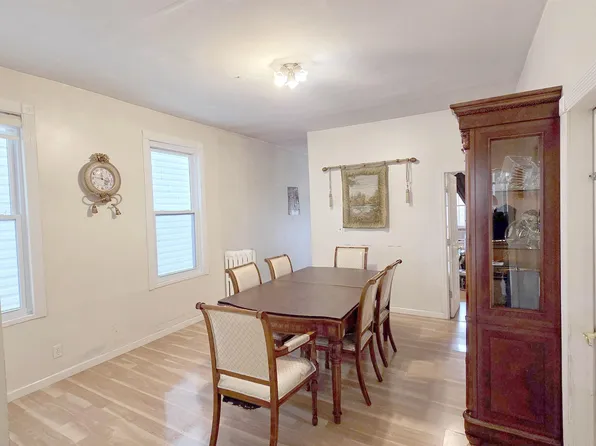 164 Bayview Avenue image 3 of 26