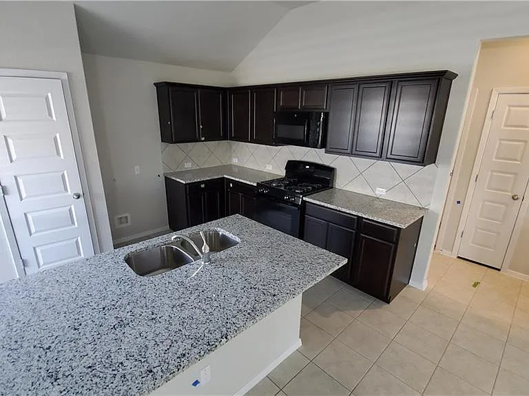 348 Gaida Loop — Photo 3