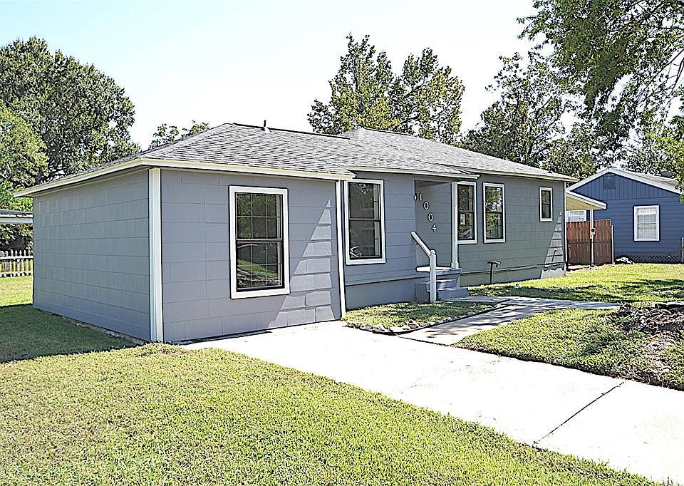 1st image of 1004 Sunset Dr