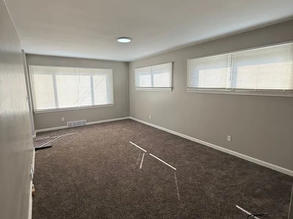 3232 Meredyth Ln, Youngstown, OH 44511