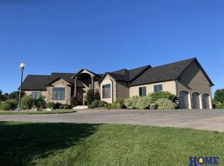 5111 New Castle Rd, Lincoln, NE 68516
