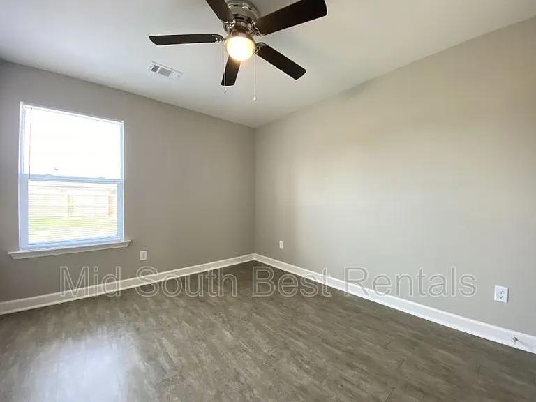 203 Magnolia Ct — Photo 4