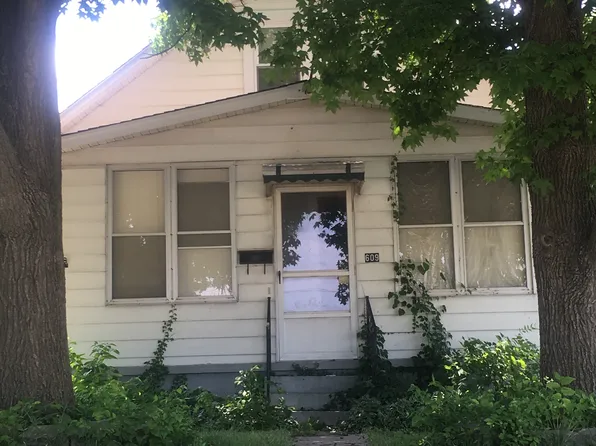 609 N Market St, Waterloo, IL 62298