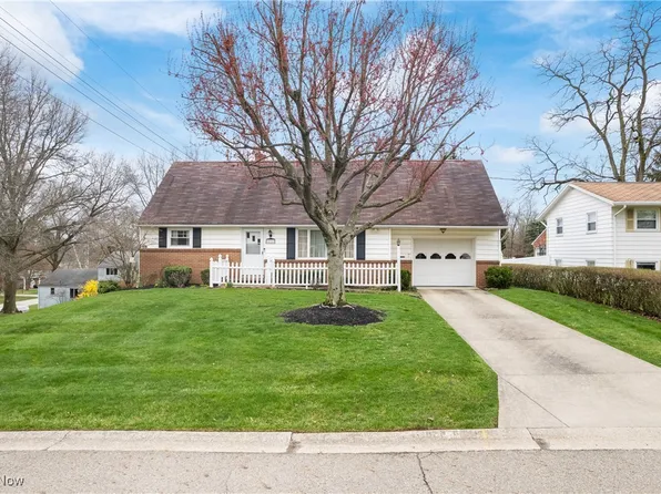 836 6th St NE, North Canton, OH 44720