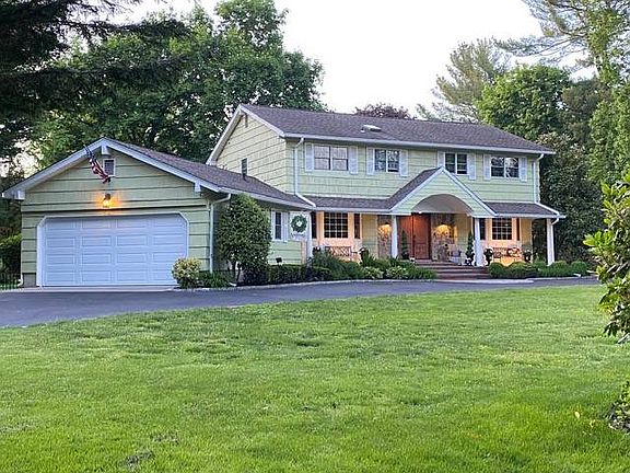 2nd image of 3 Bridle Path Dr