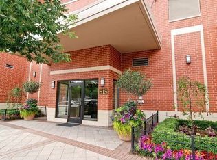 515 Main St APT 501, Evanston, IL 60202