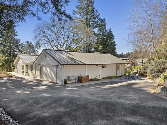 3rd image of 22430 Summit Rd