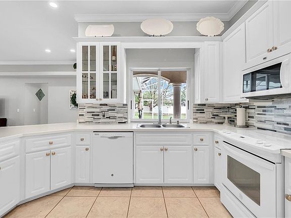 3rd image of 281 Ruby Lake Ln