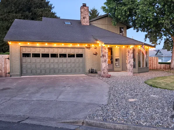 1205 NW Littlewood Ct, Roseburg, OR 97471