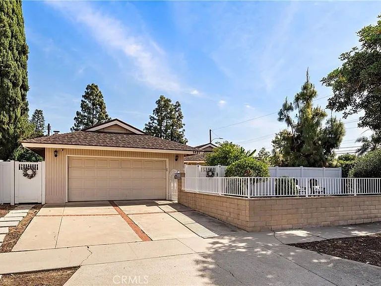 1481 Lance Dr — Photo 2