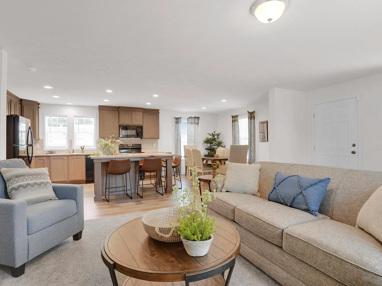 Highland Manor — Photo 1