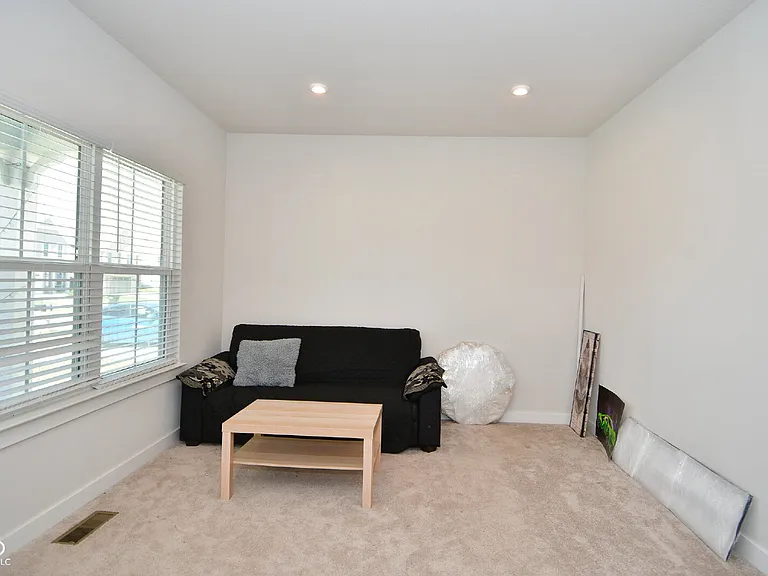 379 Gathering Ln — Photo 3