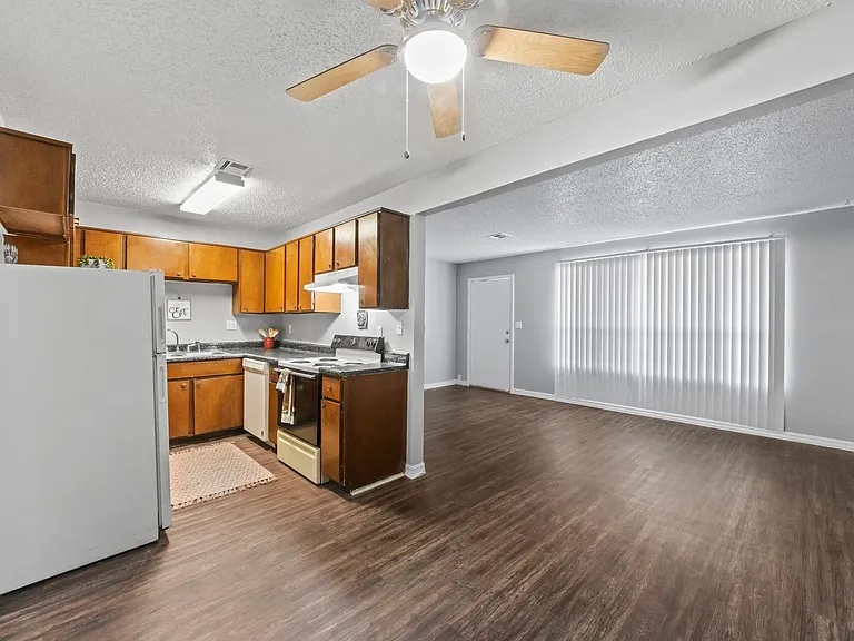 The Woods Apartments — Photo 9