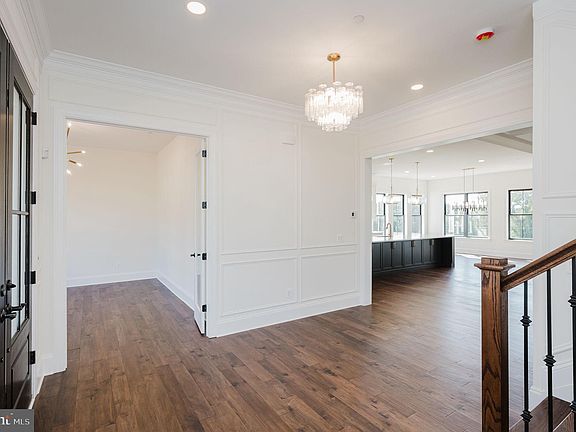 4th image of 2301 Victorian View Ct