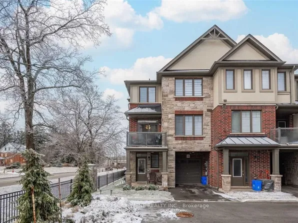 10 Showers Ln, Hamilton, ON L9G 0H2
