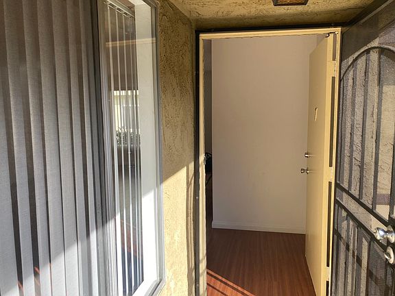 3rd image of 13833 Victory Blvd #7