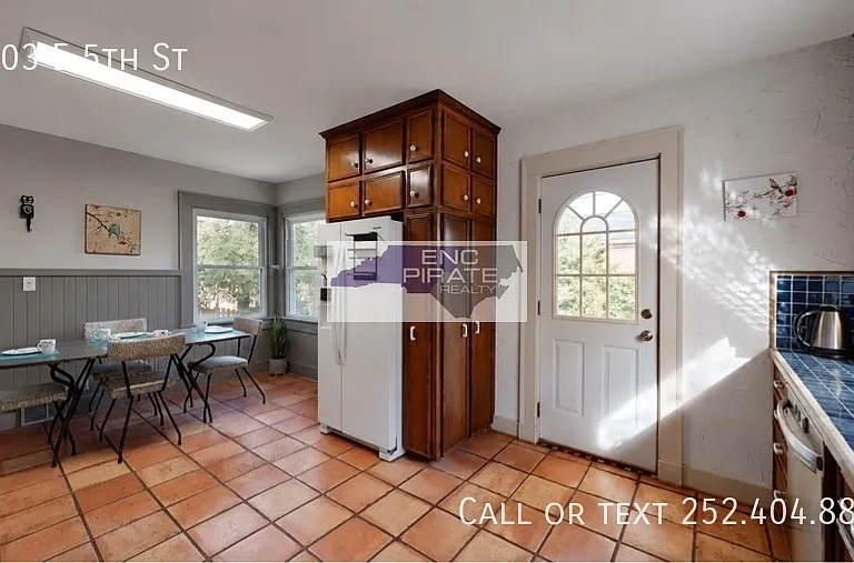 2503 E 5th St — Photo 16