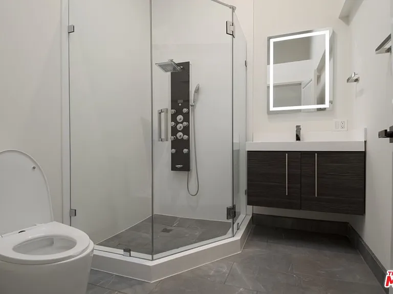1121 N Beverly Dr — Photo 13