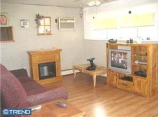 105 Idlewild Rd, Levittown, PA 19057