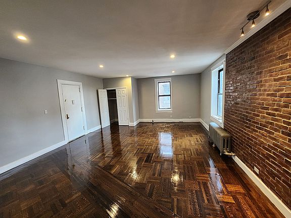 3rd image of 31 W Mosholu Pkwy N APT 5A