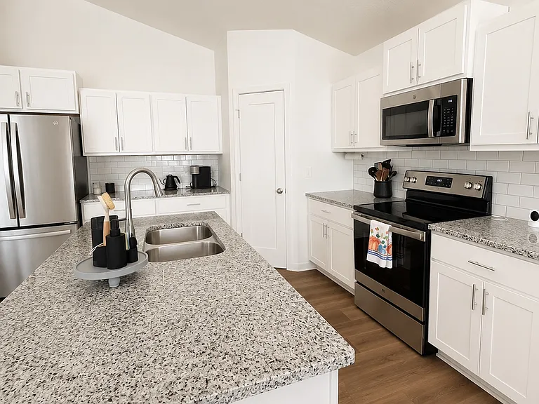111 N Bison Ct — Photo 5