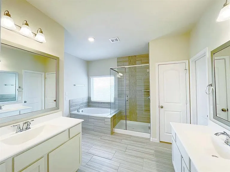 4403 Silvergrass Ln — Photo 15