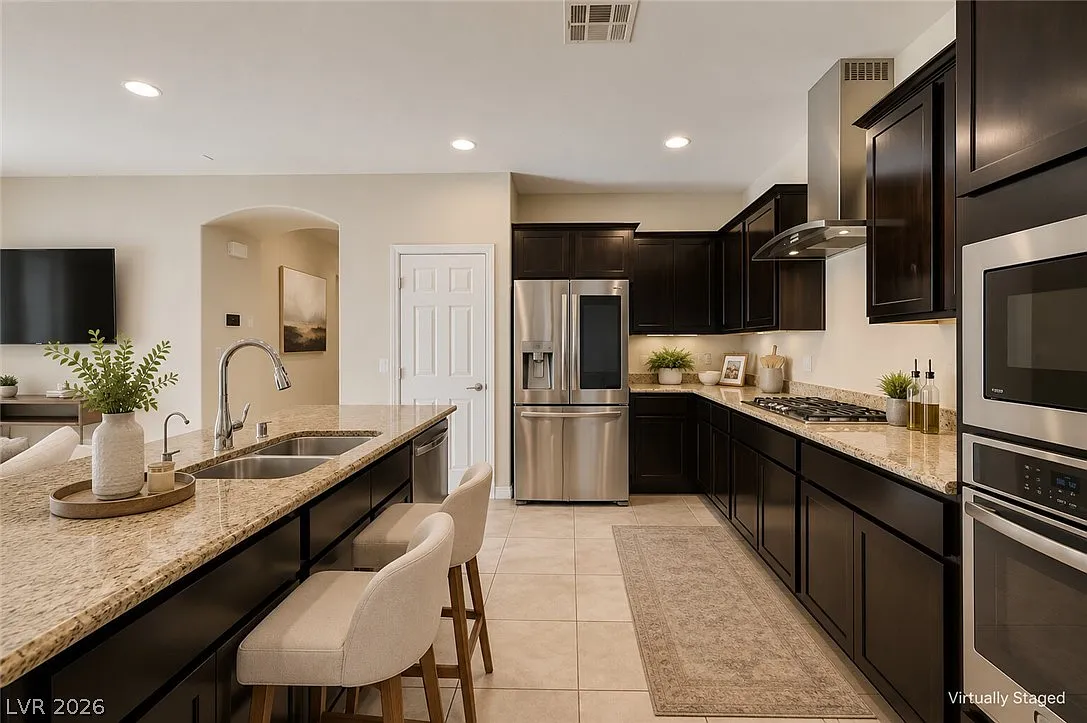 4 bed, 2.5 bath, 2630 sqft, $2,900 — Photo 2