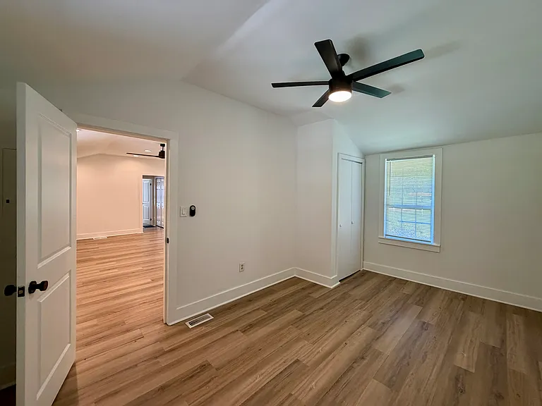 1627 Wainwright Dr SE — Photo 8