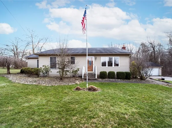 405 Secrist Ln, Girard, OH 44420