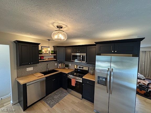 4th image of 24125 Ambour Dr