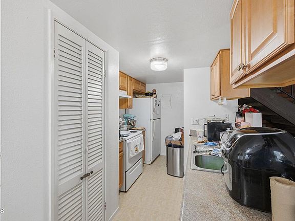 5th image of 2643 N Sextant Ave