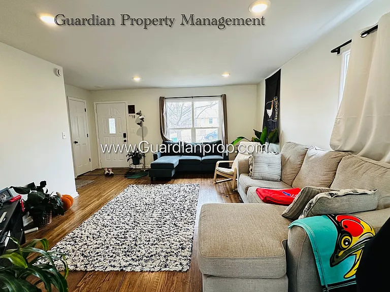 2700 Quentin Ave — Photo 3