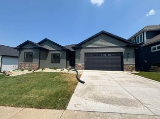 9622 Grey Kestrel Dr, Verona, WI 53593