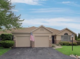 819 Country Meadows Ln, Peoria, IL 61614