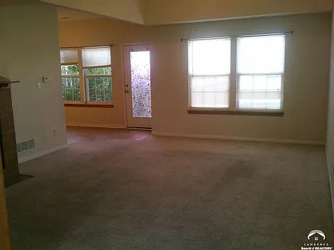 4th image of 2427 Surrey Dr