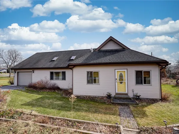 4513 Mayflower Rd, Canandaigua, NY 14424