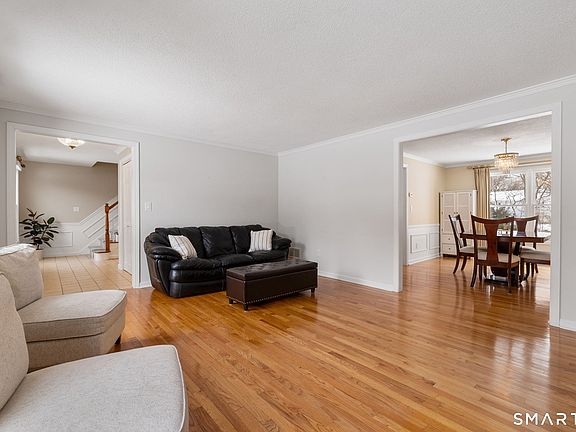 3rd image of 23 North Pond Road