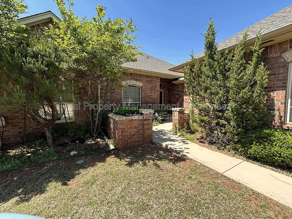 1st image of 10237 Hawthorn Dr