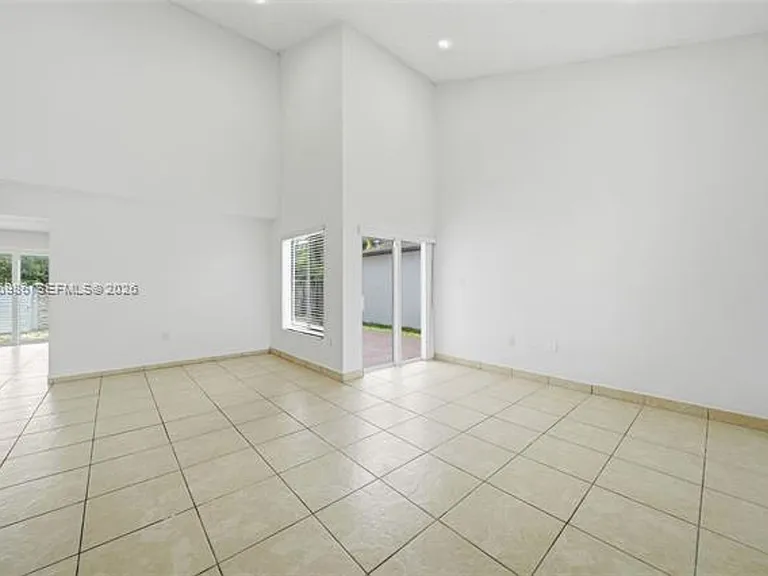 8219 NW 192nd Ter — Photo 5