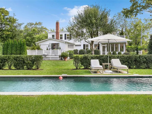 34 Browns Lane, Bellport, NY 11713