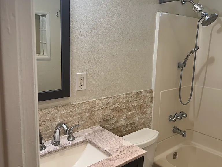 24433 University Ave — Photo 11