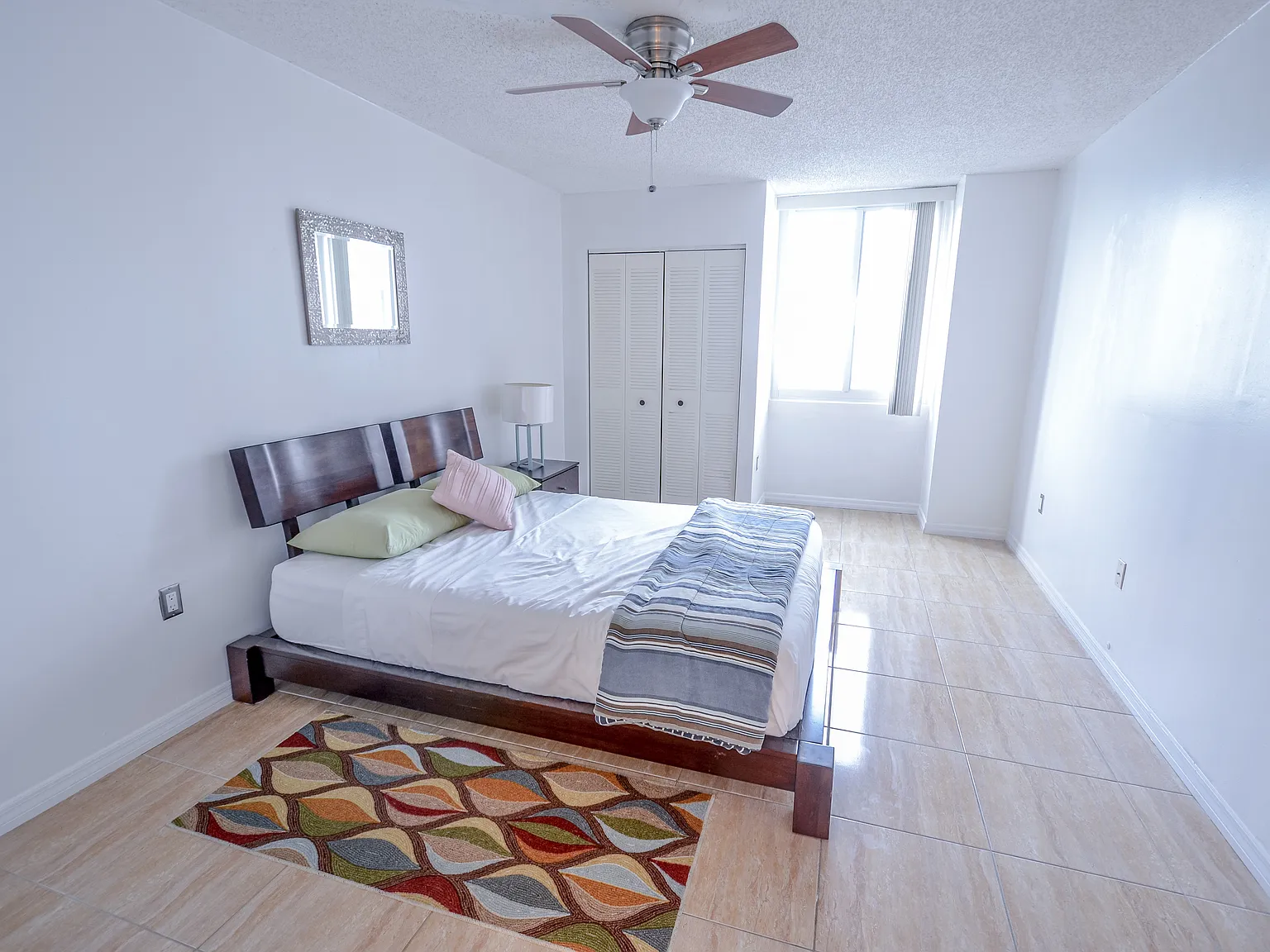2 bed, 1000 sqft, $4,000 — Photo 3