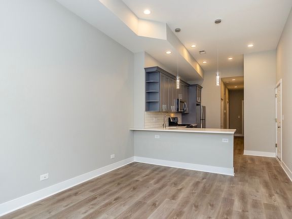 4th image of 1055 N Wolcott Ave APT 2F