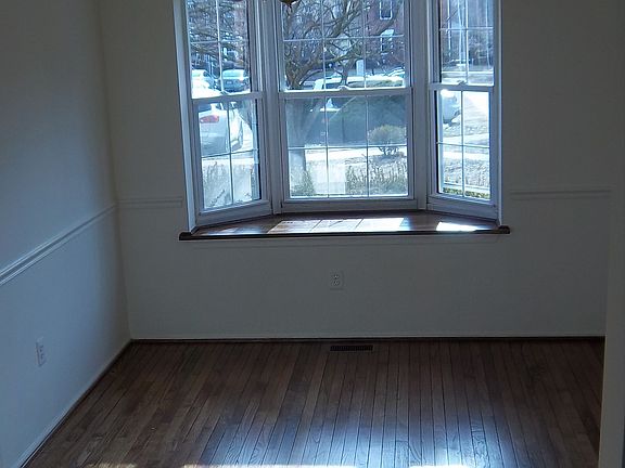 SEPARATE DINING ROOM WITH BAY WINDOW