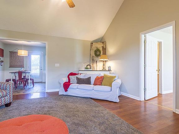 4th image of 105 Guinevere Ct