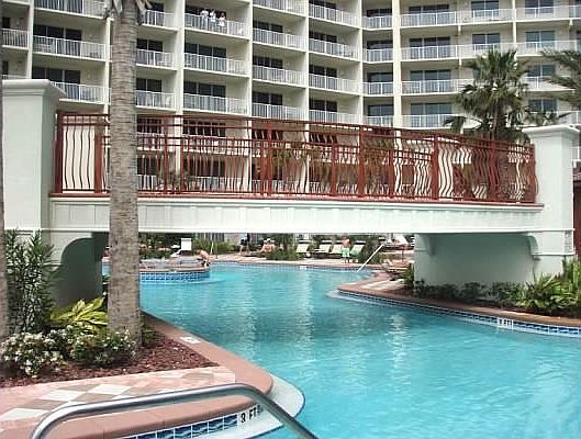 Gorgeous Resort Pool