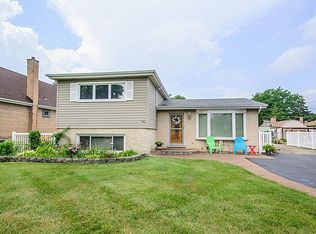 782 N Howard Ave, Elmhurst, IL 60126